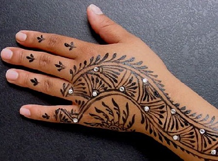 Back Hand Stone Mehandi Design