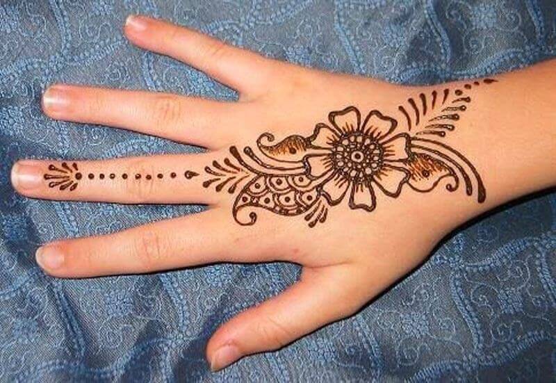 ENKEL MEHENDI TIL Hænder