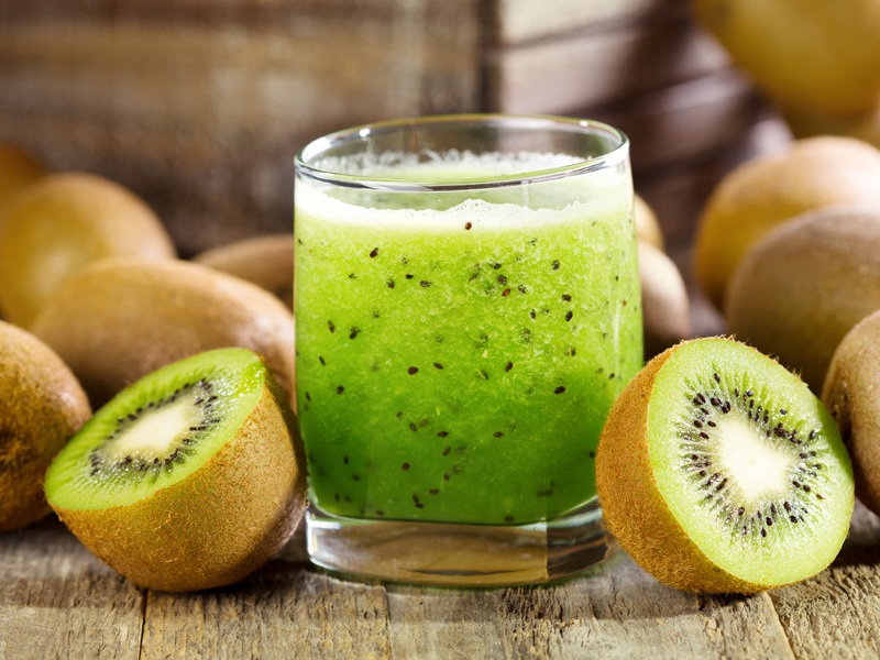 Fantastiske Kiwi Juice -fordele til sundhed, hår og amp; Hud