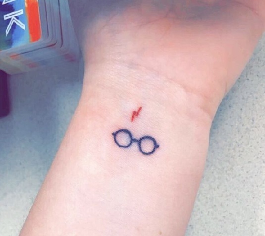 Harry Potter szemüveg tetoválás