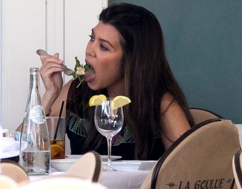 Kourtney Kardashian smink nélkül 13