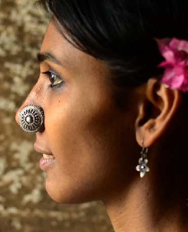 Sølv Big Nose Stud i blomstermønster