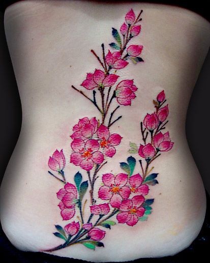 Cseresznyevirág ágak tetoválása a háton