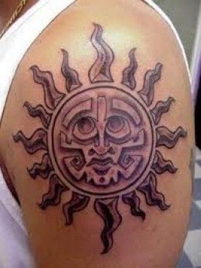 Aztec tatovering af solen til mænd