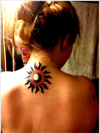 Égő vörös nap tetoválások