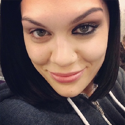 Jessie J uden makeup 8