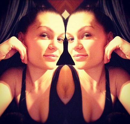 Jessie J uden makeup 11