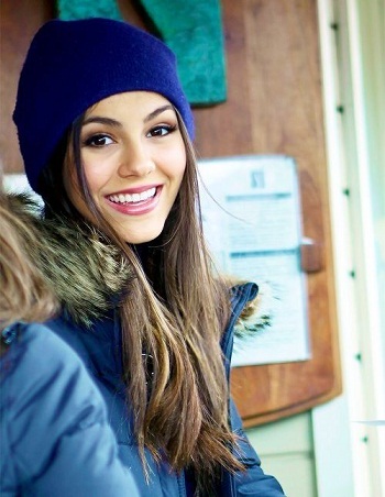 Victoria Justice uden makeup 10