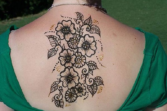 Flower Mehndi -designs på bagsiden