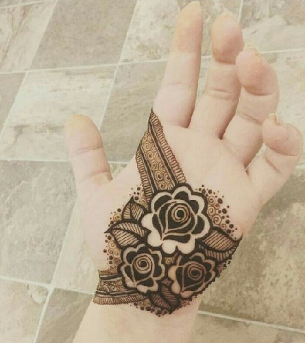 Flower Mehndi -designs til hænder til børn