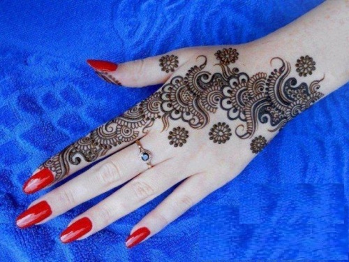 Smukt Flower Mehndi Design