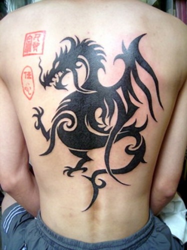 Törzsi kínai sárkány tetoválás minták