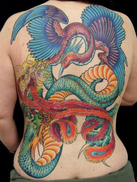 Sárkány főnix tetoválással