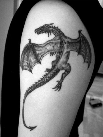 Lizard Dragon Tattoo på armen