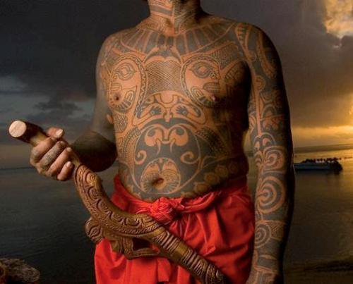 Maori -tatoveringer i fuld krop