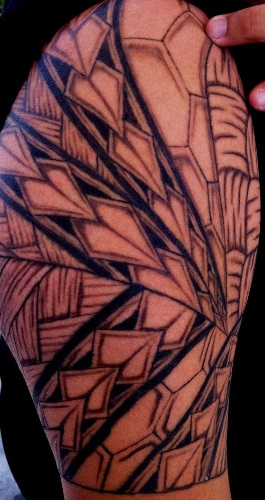 Spydhoved Maori -tatoveringer på armen