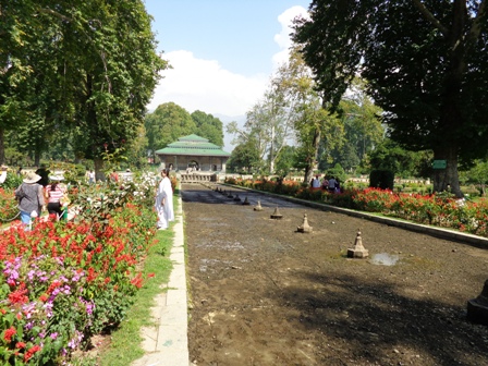 Shalimar bagh turisztikai látványosságok Srinagarban