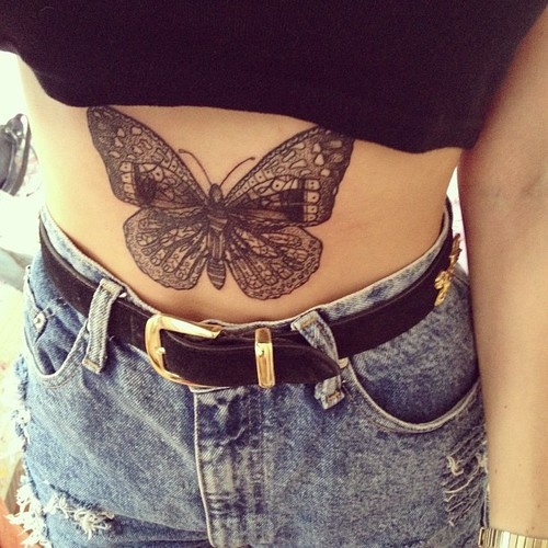 Pillangó gyomor tetoválás
