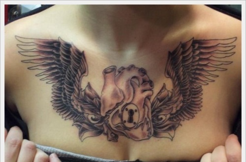 Fugle vinger med hjerte tatovering
