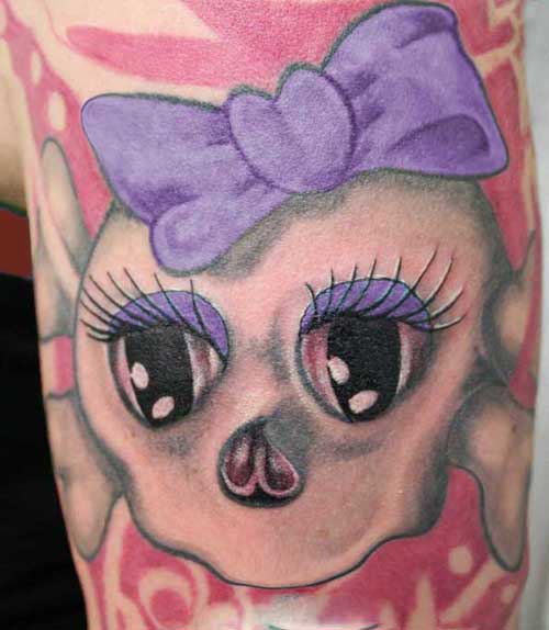 Tatoveringsdesign med pigeformet kranium
