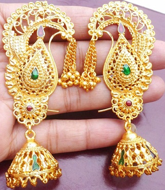 Traditionelle brudefarvede øreringe i ædelsten i guld
