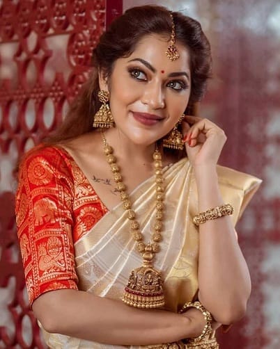 Brokát blúz minták Kerala Saree -hez