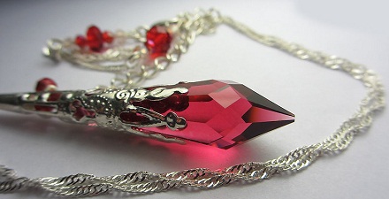 Rubinrød krystalhalskæde