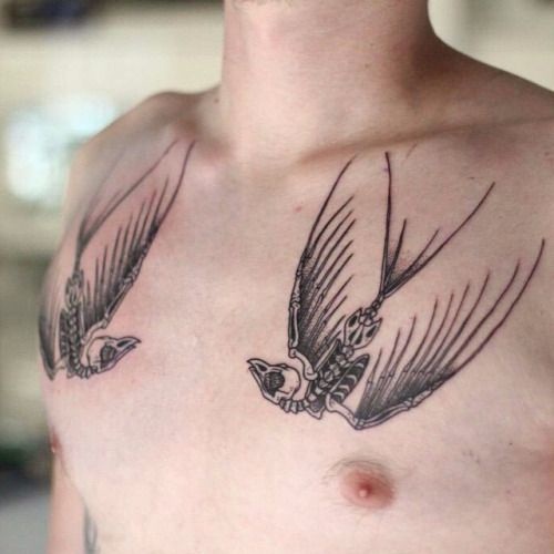 Koponya fecske tetoválás
