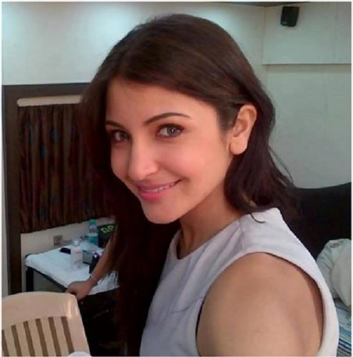 anushka-sharma-szelfi