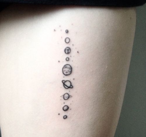 Universe minimalistisk tatoveringsdesign - minimalistiske tatoveringer