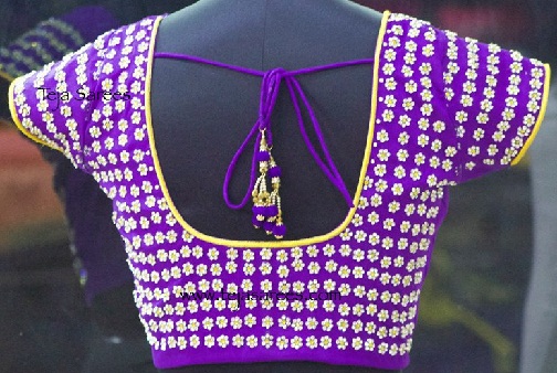 Blomstret violet blomsterblomst med perler
