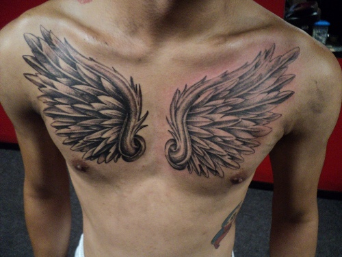 Guardian Angel Chest Tattoo Designs til mænd