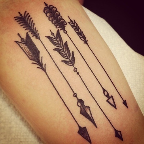 Cool Arrow Tattoo på hånden