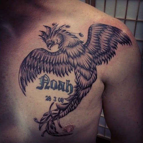 Hűvös Phoenix tetoválás a mellkason