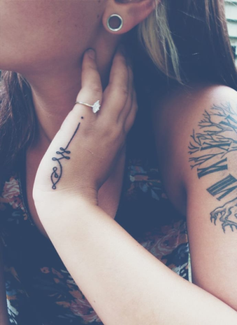 Hűvös kéz Unalome tetoválás lányoknak
