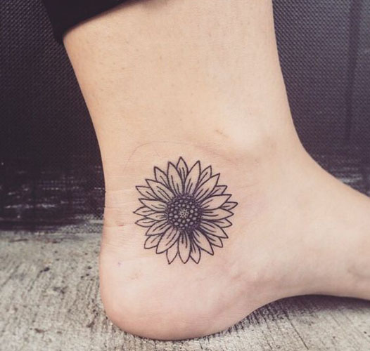 Simple Daisy Tattoo Designs