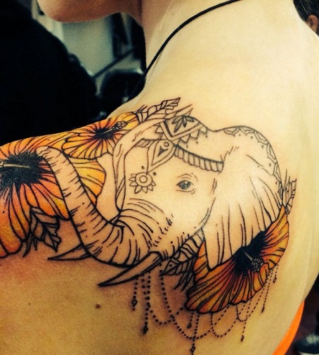Sjovt elefant tatoveringsdesign