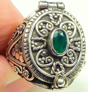 Középkori smaragd ezüst gyűrű