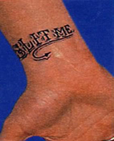 Slit Me Eminem Tattoo på højre håndled