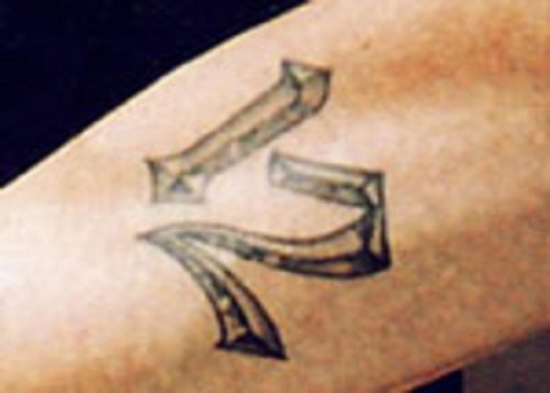 12 Eminem Tattoo på venstre hånd