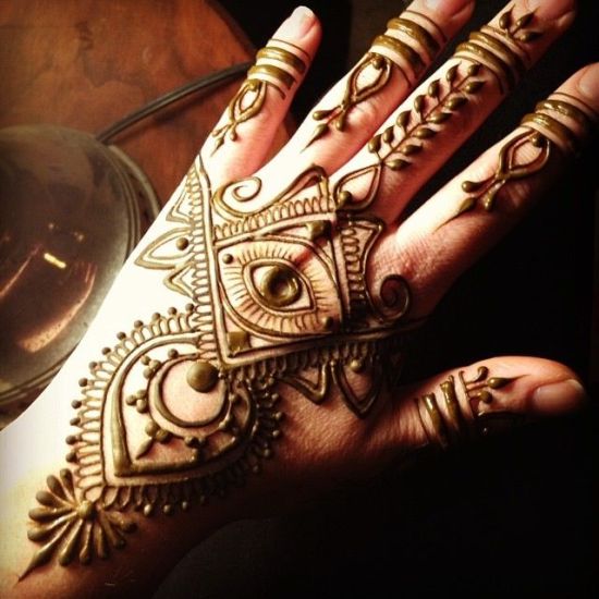 Egyptian Eye Mehndi Design til engagement