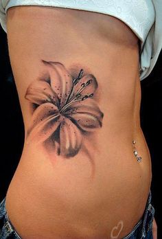 Hibiszkusz virág tetoválás