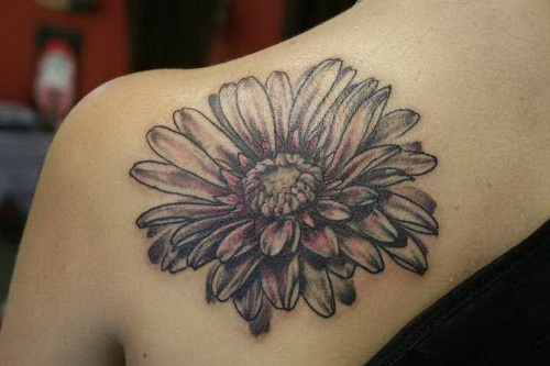Százszorszép virágos tetoválások nőknek