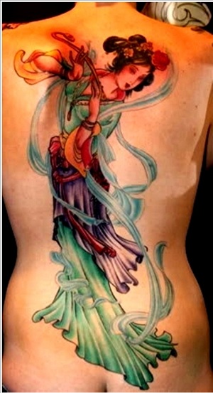 Dansende attraktivt Geisha Tattoo Design