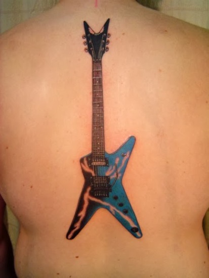 Guitar Tribal Tattoo på ryggen til mænd