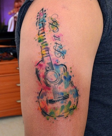 Színes gitár tetoválás tervezés