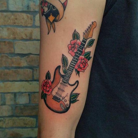 Bedste tatoveringsdesign til guitar 7