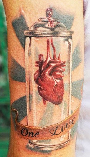 Hjerte i flaske halværmet tatovering