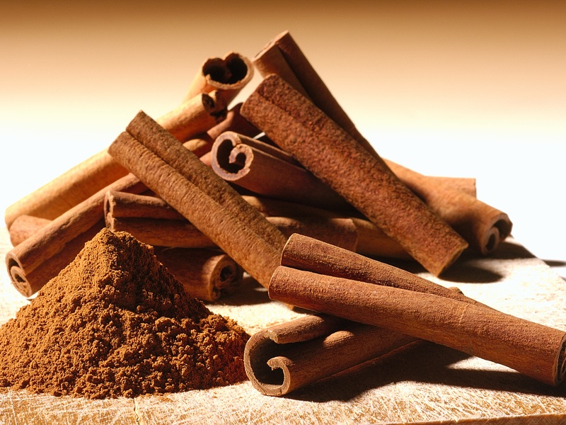 Mælk Almond and Cinnamon Face Pack