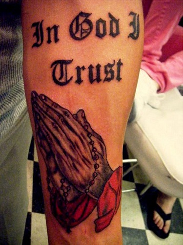 Jézus tetoválás a kezében